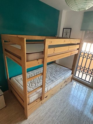 Litera de madera con cajonera. COMO NUEVA