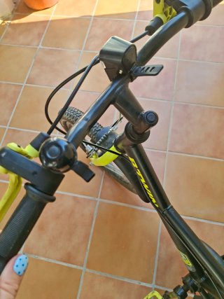 Bicicleta infantil B'Twin negra y verde