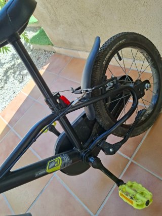 Bicicleta infantil B'Twin negra y verde