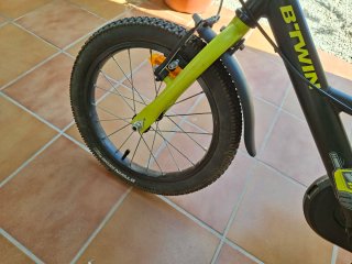 Bicicleta infantil B'Twin negra y verde