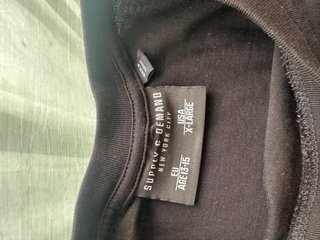 Conjunto Deportivo Supply & Demand Negro y Rojo