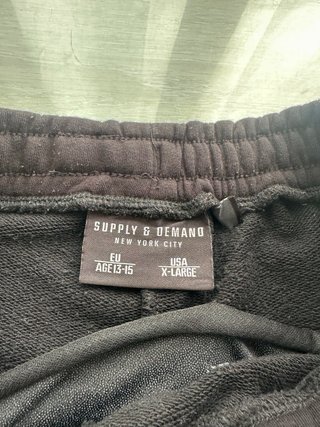 Conjunto Deportivo Supply & Demand Negro y Rojo