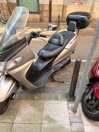 Maxi Scooter Negra y Plateada , burman 250