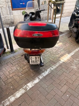 Maxi Scooter Negra y Plateada , burman 250