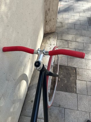 Bicicleta Fixie Negra Ruedas Rojas