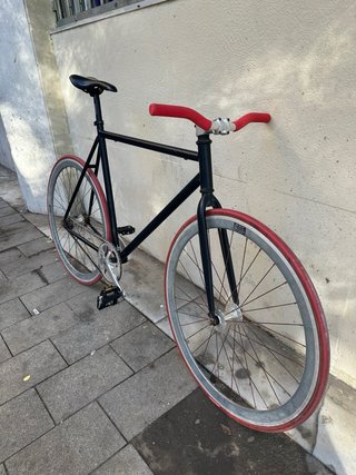 Bicicleta Fixie Negra Ruedas Rojas