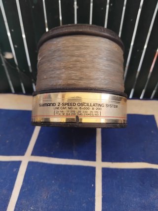 Lote señuelos pesca cucharas ,bobinas Daiwa y Shim