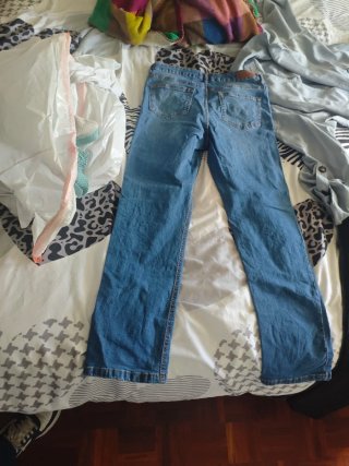 Gabardina azul y 3 vaqueros
