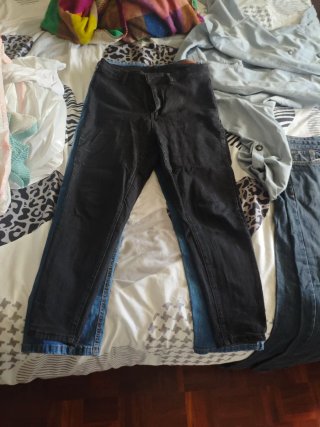 Gabardina azul y 3 vaqueros