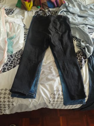 Gabardina azul y 3 vaqueros