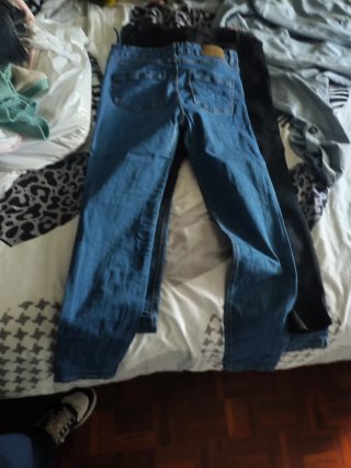 Gabardina azul y 3 vaqueros