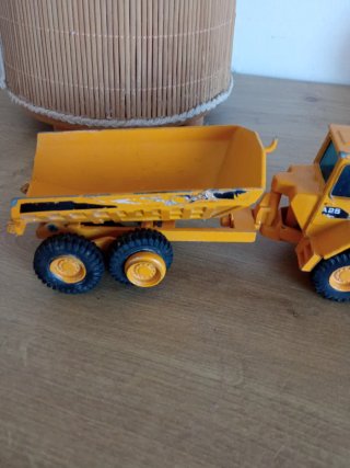Camión Dumper Volvo BM A25 Joal//