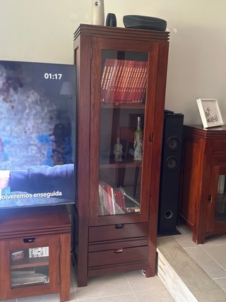 Set di mobili in legno massello stile coloniale per soggiorno