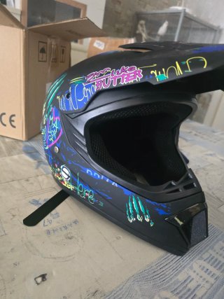 Casco Motocross Negro con Diseño