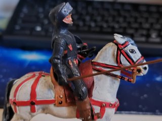 Soldatini di metallo a cavallo