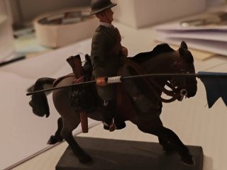 Soldatini di metallo a cavallo