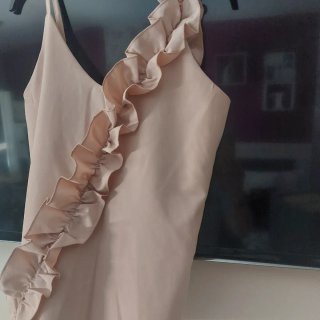 Camiseta rosa con volantes