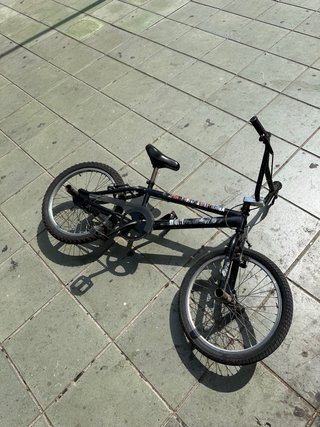 Bicicleta BMX negra