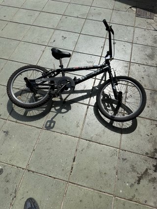 Bicicleta BMX negra