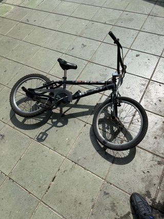 Bicicleta BMX negra
