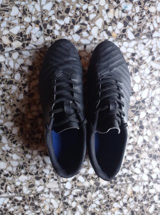 Botas de fútbol negras