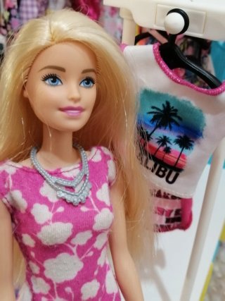 Armadio Barbie completo con accessori