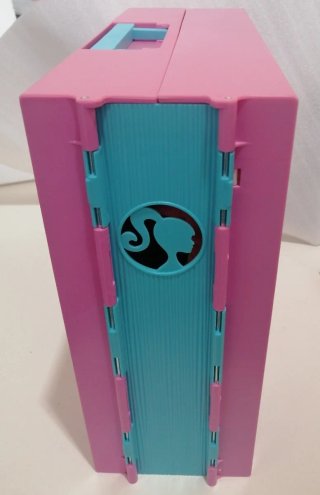 Armadio Barbie completo con accessori