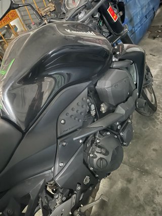 Moto Kawasaki Z750 Negra