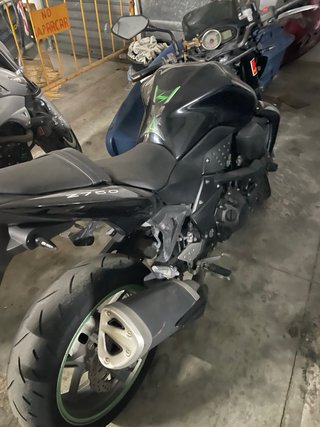 Moto Kawasaki Z750 Negra