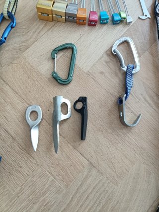 Material de escalada: Cuerda, mosquetones, cintas