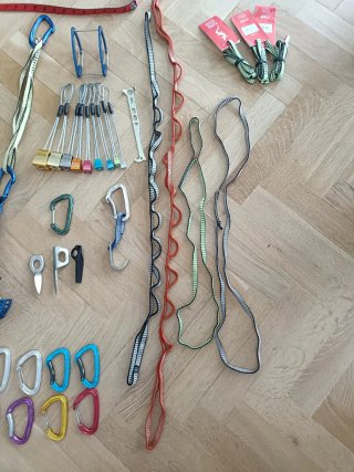 Material de escalada: Cuerda, mosquetones, cintas