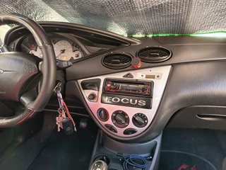 Ford Focus Trend 1.6 gasolina año 2000 252600 KM