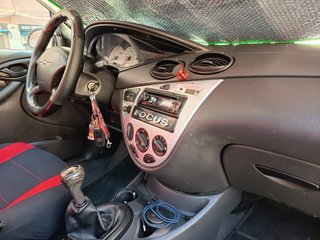 Ford Focus Trend 1.6 gasolina año 2000 252600 KM