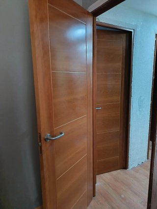 Puertas madera maciza  acabado roble