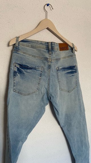 Pantalones vaqueros desgastados
