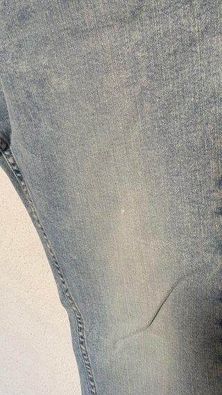 Pantalones vaqueros desgastados