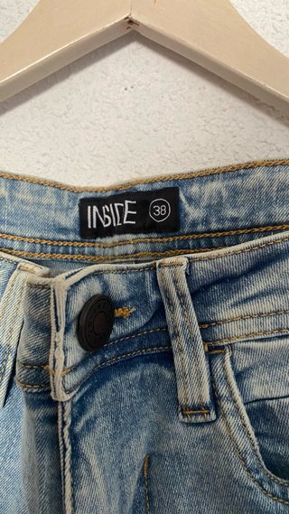 Pantalones vaqueros desgastados