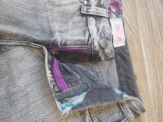 Pantalón corto vaquero desgastado