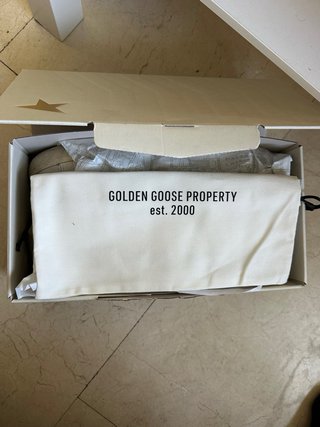Zapatillas Golden Goose SuperBlancas y Negras