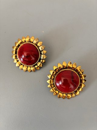 Pendientes Maxi Flor Dorados con Piedra Roja