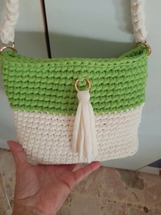 Borsa uncinetto fettuccia verde e panna