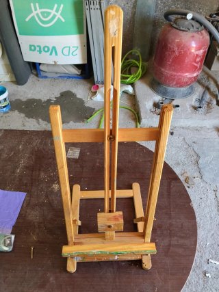 Caballete de pintura pequeño de madera