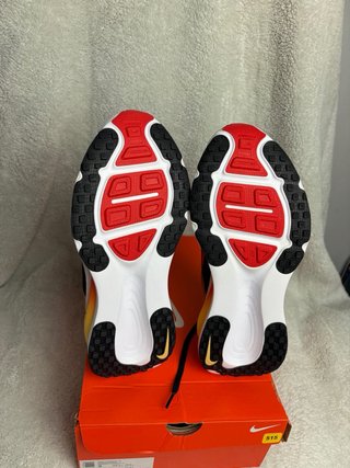 Nike Vomero 18 Talla 42.5 Negro/Rojo