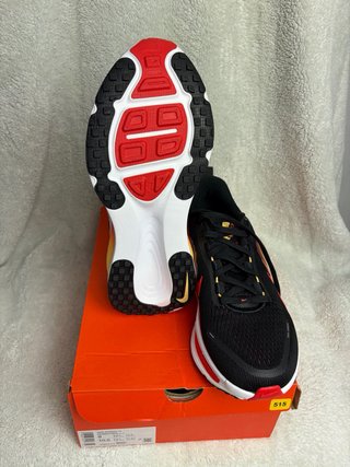 Nike Vomero 18 Talla 42.5 Negro/Rojo