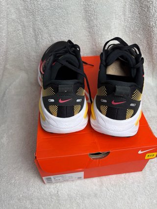 Nike Vomero 18 Talla 42.5 Negro/Rojo