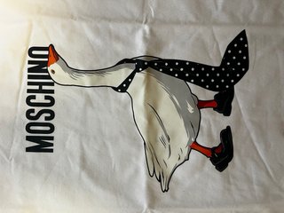 Camiseta Moschino Ganso con Corbata