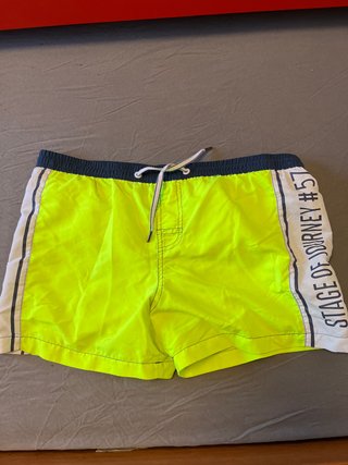 Bañador amarillo con detalles