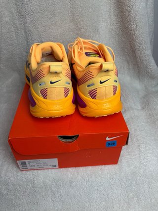 Nike Vomero 18 Talla 42.5 Naranja/Morado