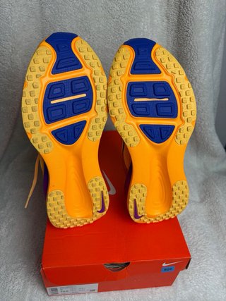 Nike Vomero 18 Talla 42.5 Naranja/Morado