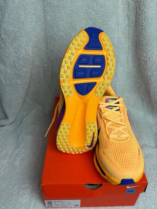 Nike Vomero 18 Talla 42.5 Naranja/Morado
